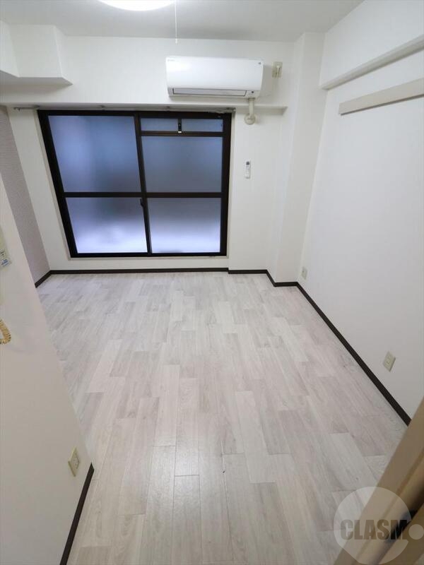 居室・リビング　５．５帖の洋室