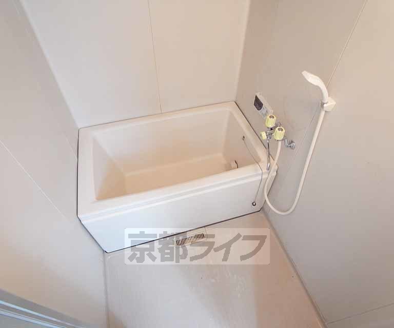 バス・シャワールーム　清潔感あるバスルーム