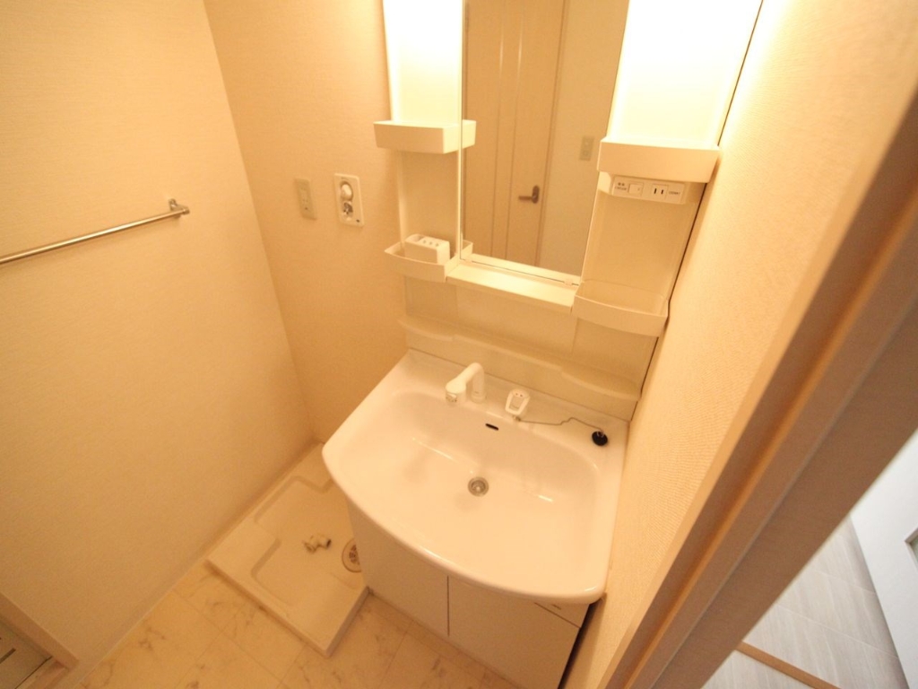 洗面設備　脱衣所　独立洗面台（シャンプードレッサー）洗濯機用意できます