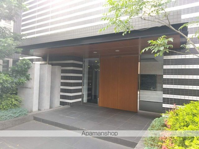 ＪＲ中央線 東中野駅 徒歩1分 15階建 築16年の外観写真