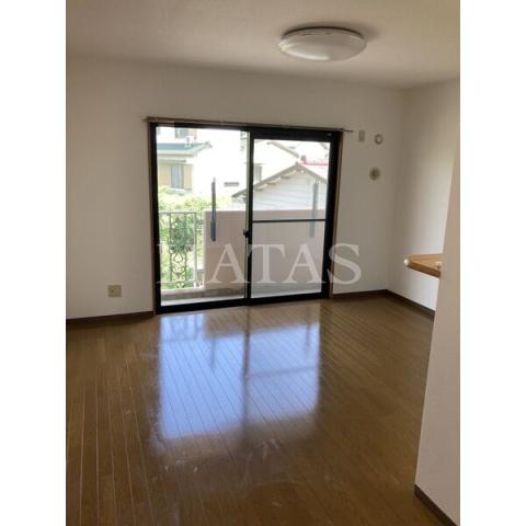 居室・リビング　同物件別部屋です。