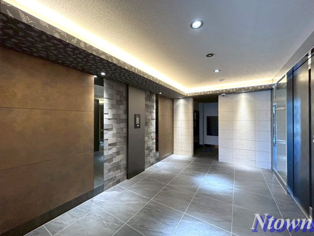 エントランス　落ち着いたエントランスです