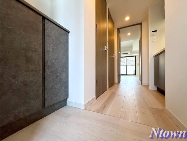 玄関　物件の内装です