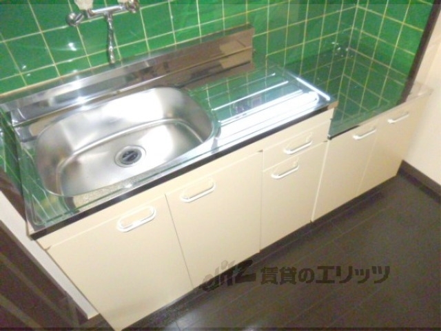 キッチン　二口コンロ設置可能です。