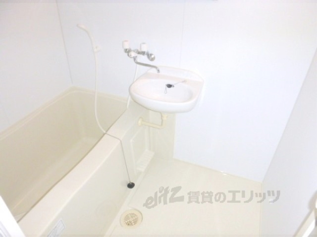 バス・シャワールーム　広い浴室です。