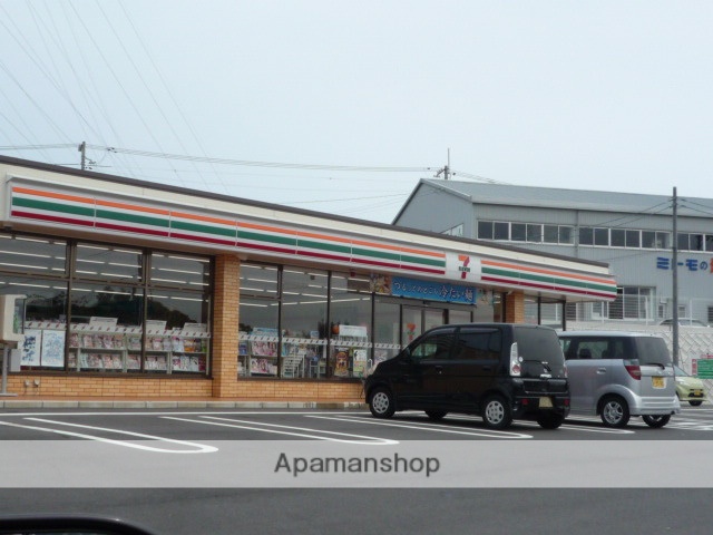 コンビニ　セブンイレブン（コンビニ）まで673m