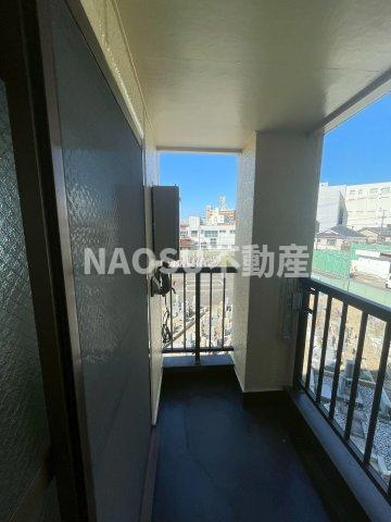 バルコニー　バルコニーからの眺めを楽しみながら食事をしませんか