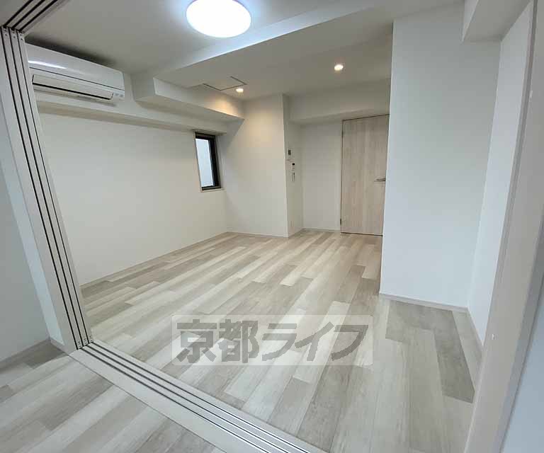 居室・リビング　２０２６年築、設備充実物件！