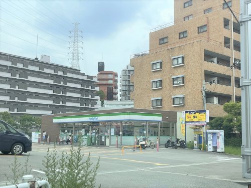 コンビニ　ファミリーマート 吹田千里山西店（コンビニ）まで878m