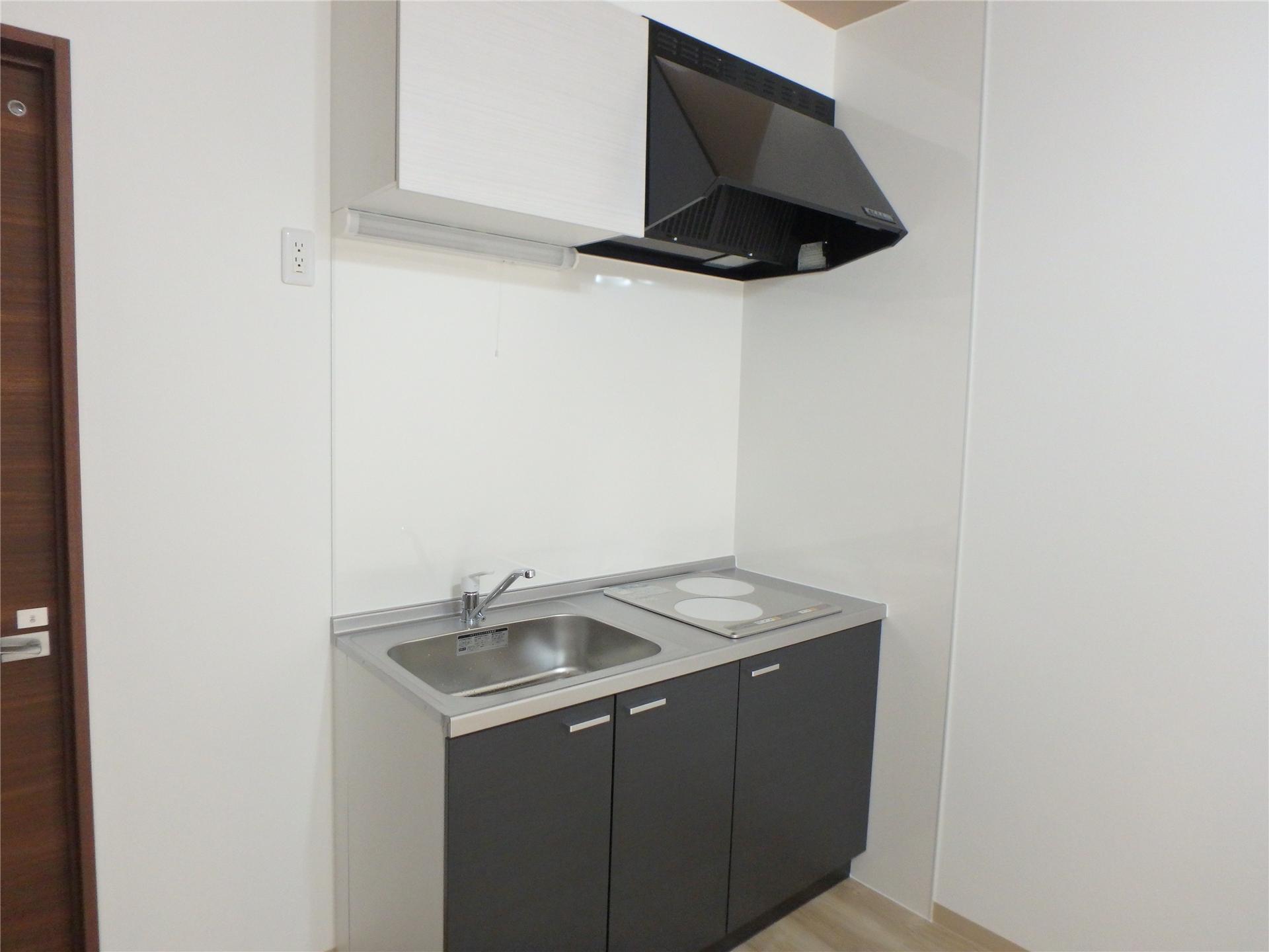 キッチン　上部収納付きのキッチンです