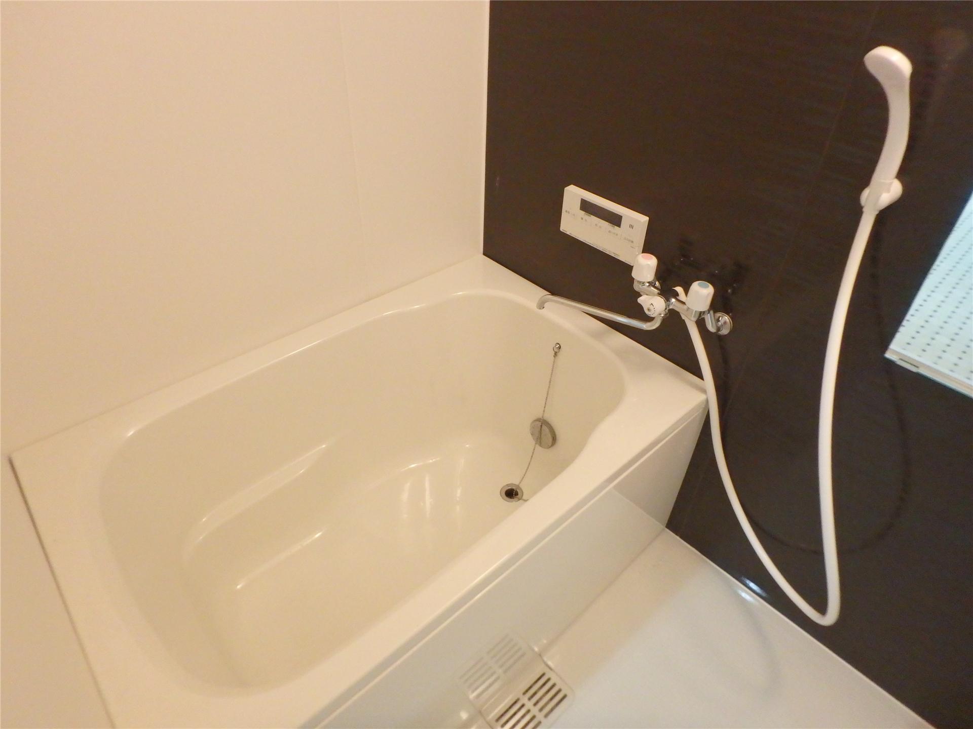 バス・シャワールーム　追焚機能付きのお風呂です