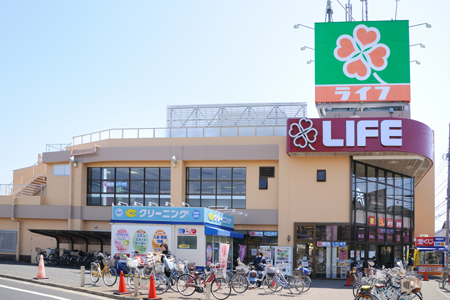 スーパー　ライフ西大泉店（スーパー）まで647m