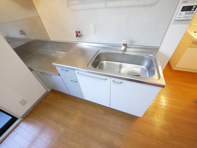 キッチン　コンパクトなキッチンで掃除もラクラク