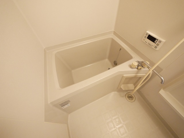 バス・シャワールーム　ゆったり過ごせるお風呂です