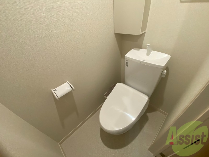 トイレ　トイレはこちらのウォシュレット付きになりますね。