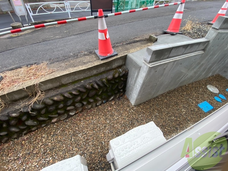 バルコニー　バルコニーはないので室内の物干し竿を使用していただきます。