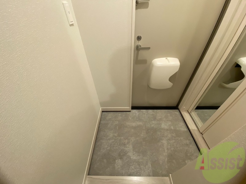 玄関　シンプルな玄関です。広さも問題なく立ち回れます。