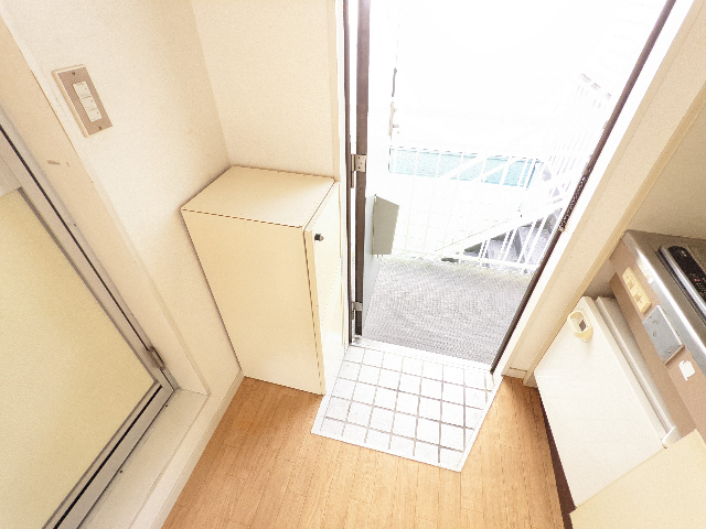 玄関　他号室の参考写真です。
