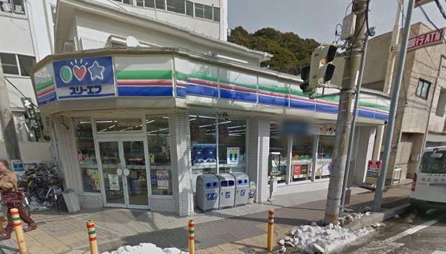 コンビニ　スリーエフ湘南江の島駅前店（コンビニ）まで893m