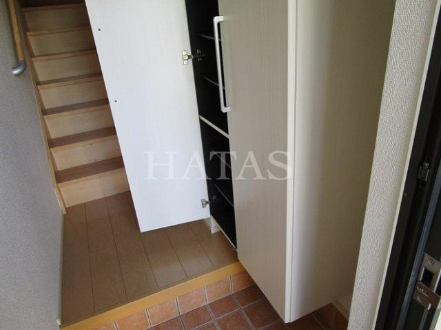 玄関　同物件別部屋です。