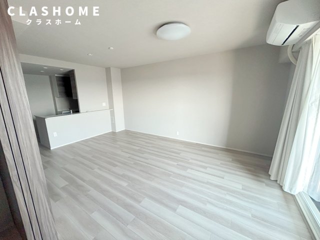 居室・リビング　同物件の別部屋になります。