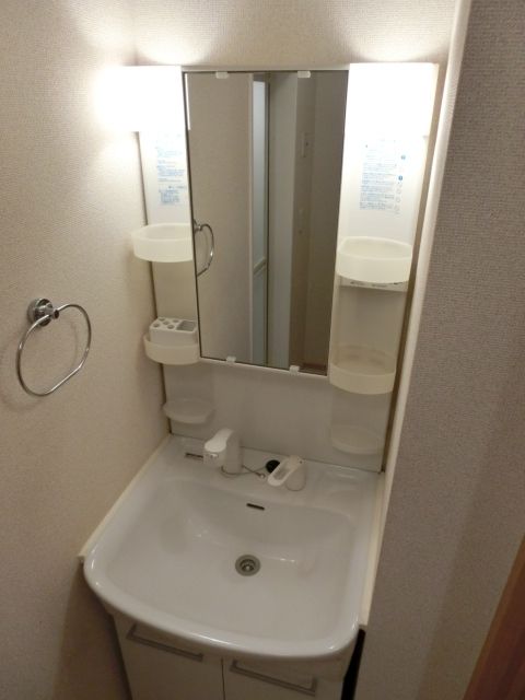 洗面設備　掃除にも便利なシャンプードレッサー