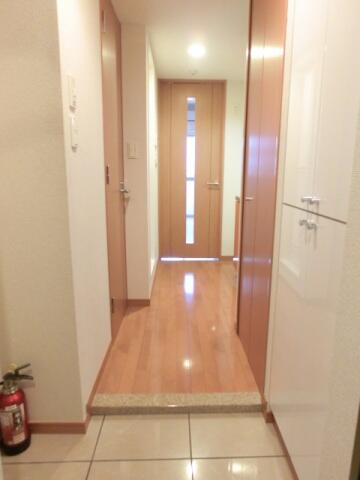 玄関　※別部屋参考写真