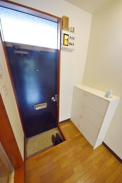 玄関　★嬉しい下駄箱付の玄関です★