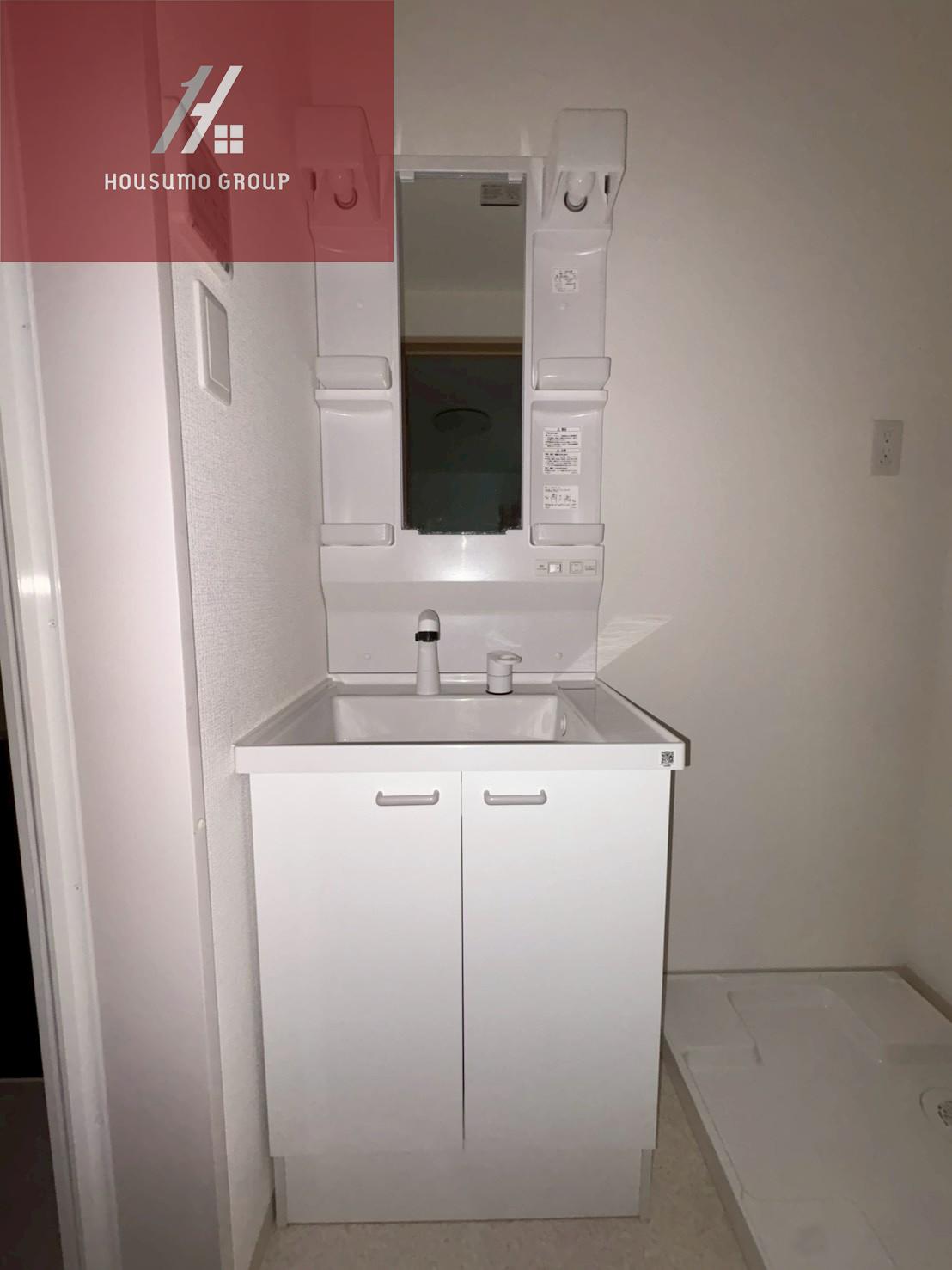 洗面設備　明るい洗面所です