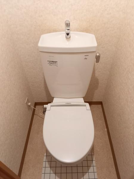 トイレ　暖房便座付きです☆