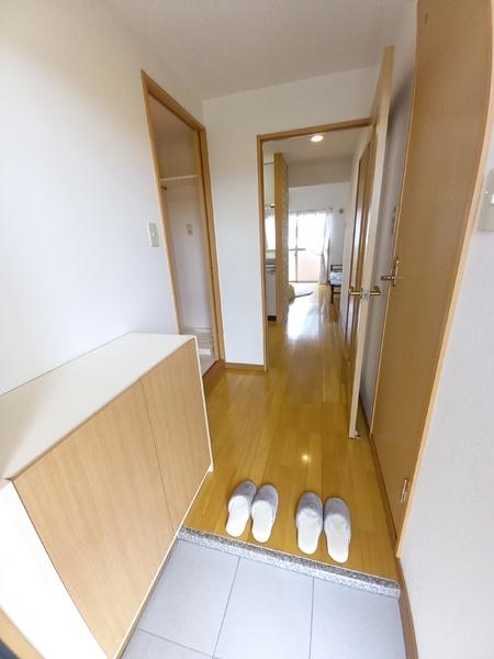 玄関　玄関を開けるとこんな感じです♪