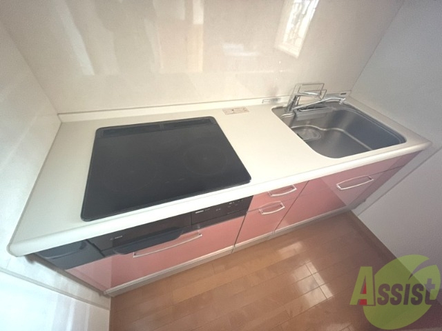 キッチン　キッチンはＩＨクッキングヒーターになっています。