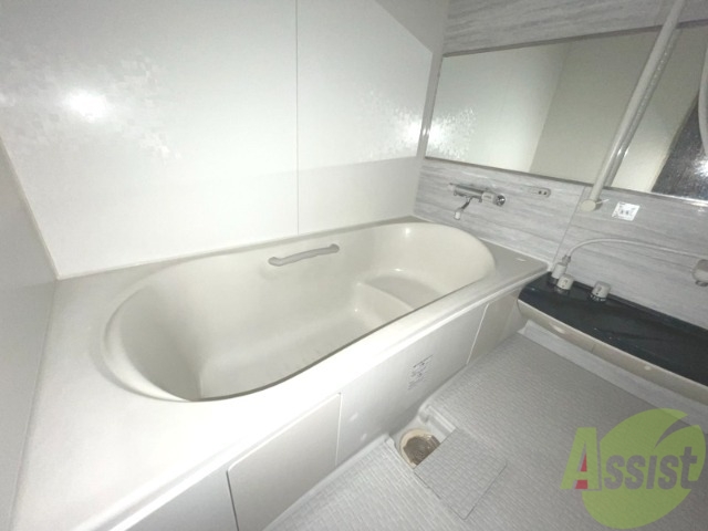 バス・シャワールーム　コチラで日々の疲れを癒し、リラックスしてください