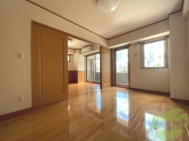 その他部屋・スペース　７帖の洋室です。ベッドを置いても余裕がありますね