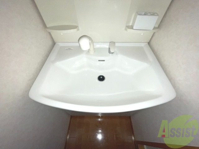 洗面設備　洗面台は独立しています。朝の身支度はこちらでどうぞ～