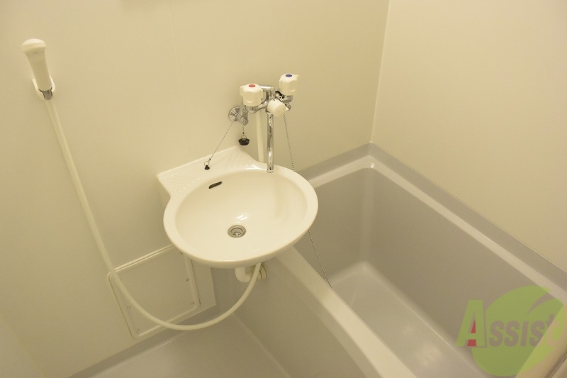 バス・シャワールーム　１日の疲れを癒せます