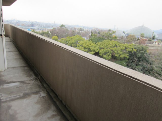 バルコニー　ここで風に当たって気分転換してもいいかもしれませんね