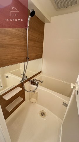 バス・シャワールーム　コンパクトで使いやすいお風呂です