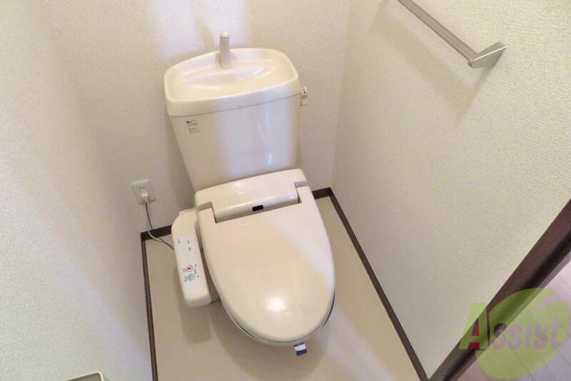 トイレ　トイレはシンプルかつオーソドックスですが清潔感があります。