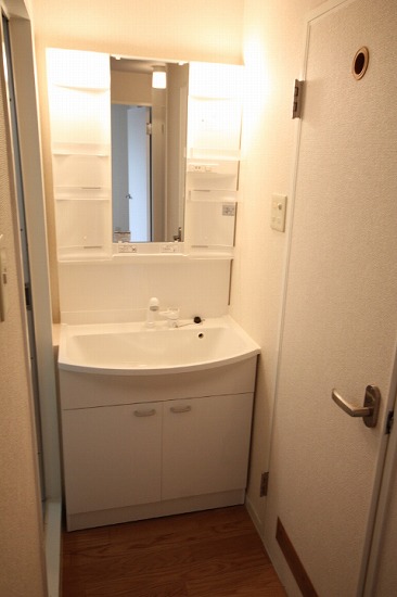 洗面設備　写真は類似です。