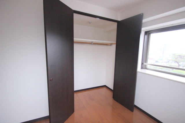 収納　同物件別号室の写真です。