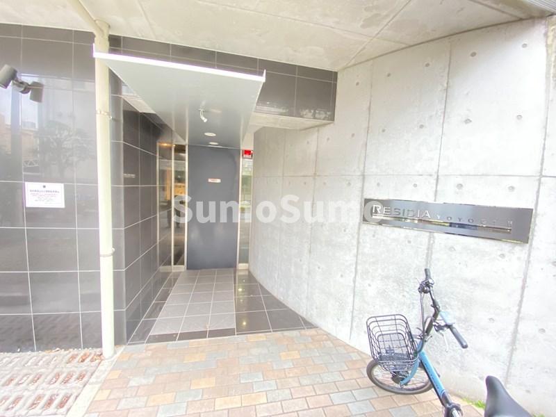 エントランス　落ち着いたエントランスです