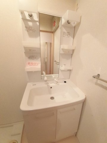 洗面設備　明るい洗面所です★