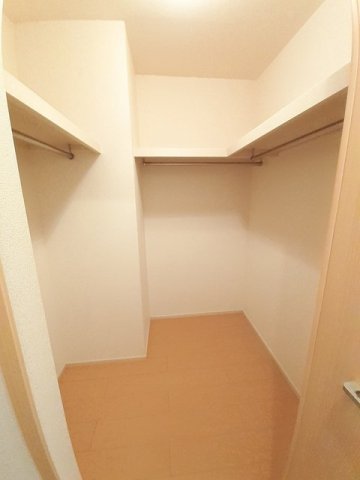 収納　ウォークインクローゼットなので収納豊富です☆