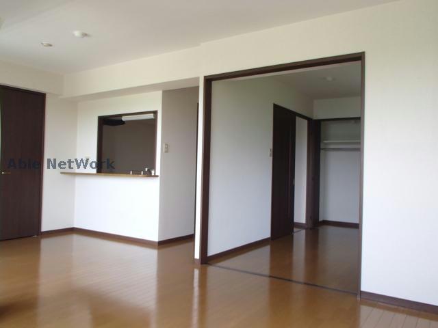 居室・リビング　同建物別部屋です