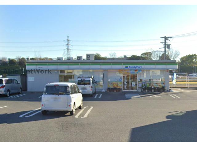 コンビニ　ファミリーマート三好上前店（コンビニ）まで753m