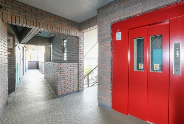 その他設備　エレベータ付き