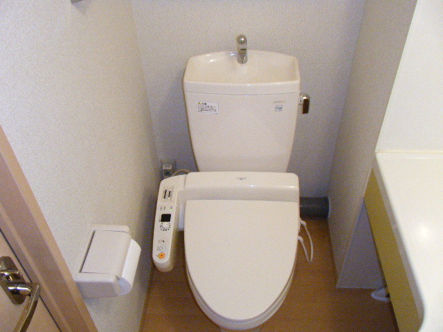 トイレ　洗浄機能付き便座