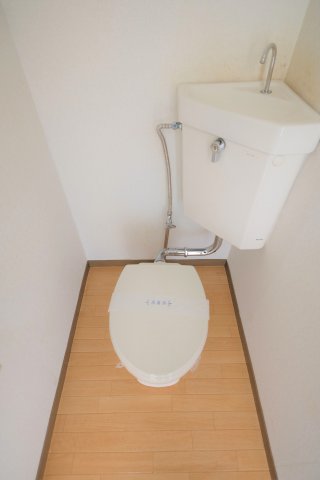 トイレ　同タイプの別室画像です　現況優先でご了承ください