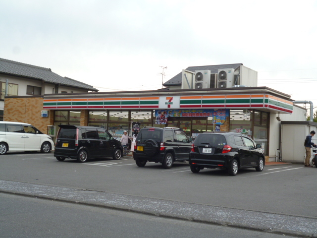 コンビニ　セブンイレブン（コンビニ）まで352m